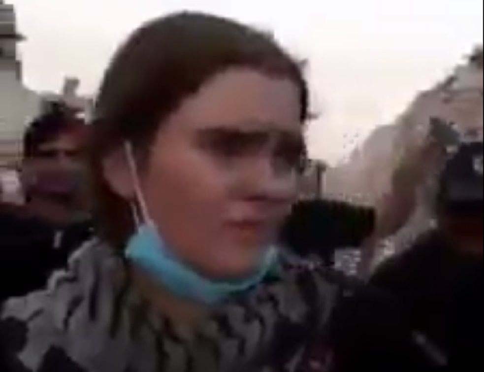 НИЈЕ ТИ ТО ДИЗНИЛЕНД 'ЋЕРО: Појавио се нови снимак одбегле НЕМАЧКЕ ТИНЕЈЏЕРКЕ која се прикључила борцима ИСИС! А кад су је ухватили ИРАЧКИ ВОЈНИЦИ почела је кукњава и ПРЕКЛИЊАЊЕ! (ВИДЕО)